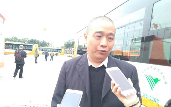 广州新穗巴士常务副总经理黎志坚接受采访