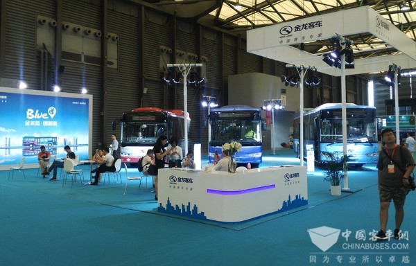 金龙客车三款新能源车型绿动2017年上海国际客车展览会