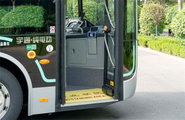 宇通客车：老人“出行难”不再难，适老化公交转型来了!